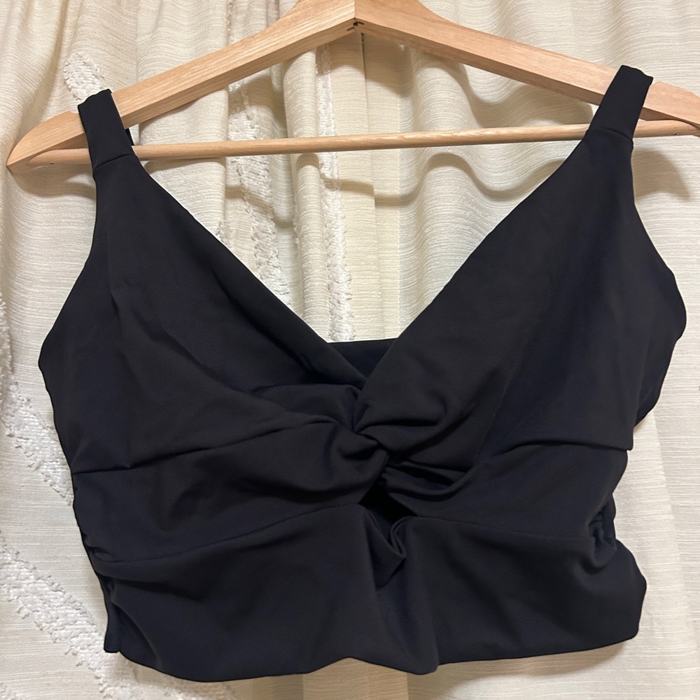 HALARA twist front sports bra